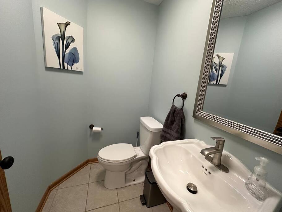 Inviting 3 Bed 2.5 Bath Townhome In Wadsworth المظهر الخارجي الصورة