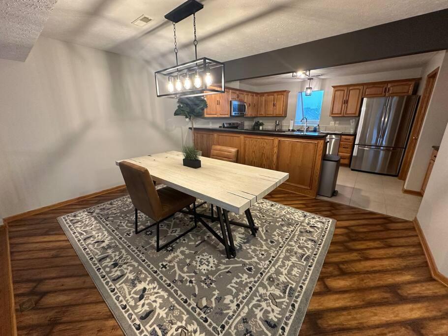 Inviting 3 Bed 2.5 Bath Townhome In Wadsworth المظهر الخارجي الصورة