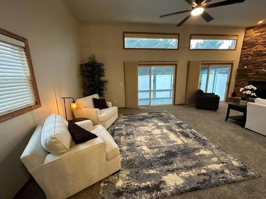 Inviting 3 Bed 2.5 Bath Townhome In Wadsworth المظهر الخارجي الصورة