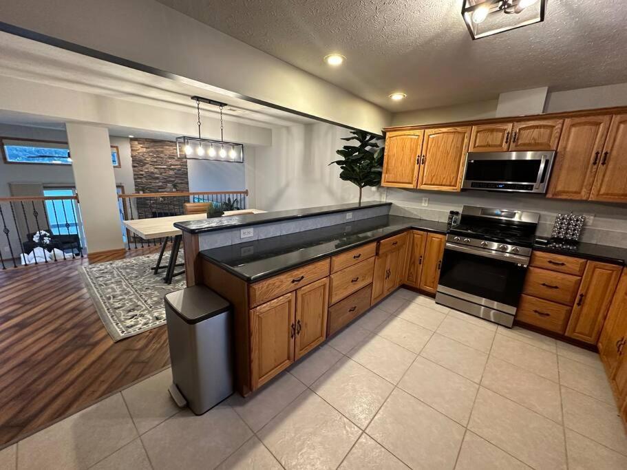 Inviting 3 Bed 2.5 Bath Townhome In Wadsworth المظهر الخارجي الصورة