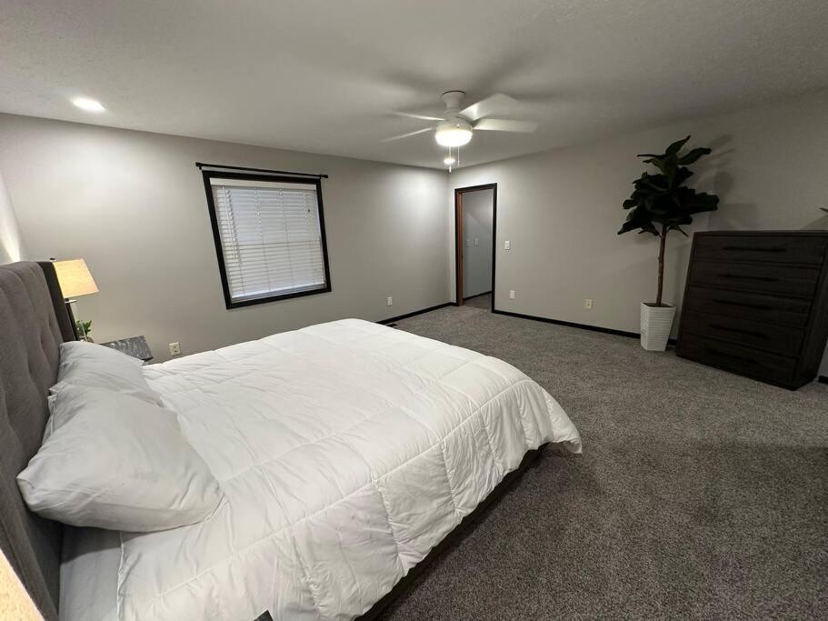 Inviting 3 Bed 2.5 Bath Townhome In Wadsworth المظهر الخارجي الصورة