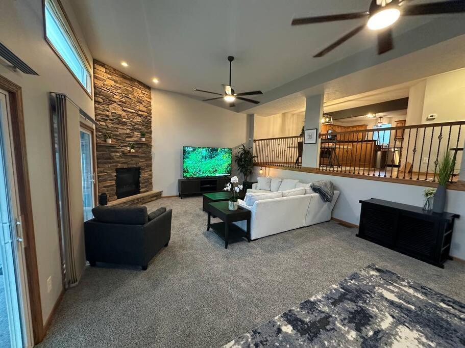 Inviting 3 Bed 2.5 Bath Townhome In Wadsworth المظهر الخارجي الصورة